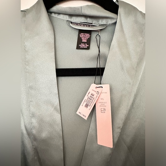 VICTORIA’S SECRET | Aqua Flounce Satin Robe - Picture 6 of 8